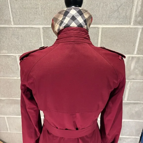 Burberry trench coat. - Picture 7 of 16